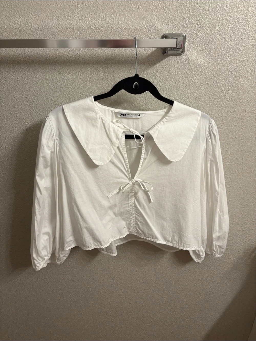 Zara White Cropped Blouse with Tie Front and Peter Pan Collar